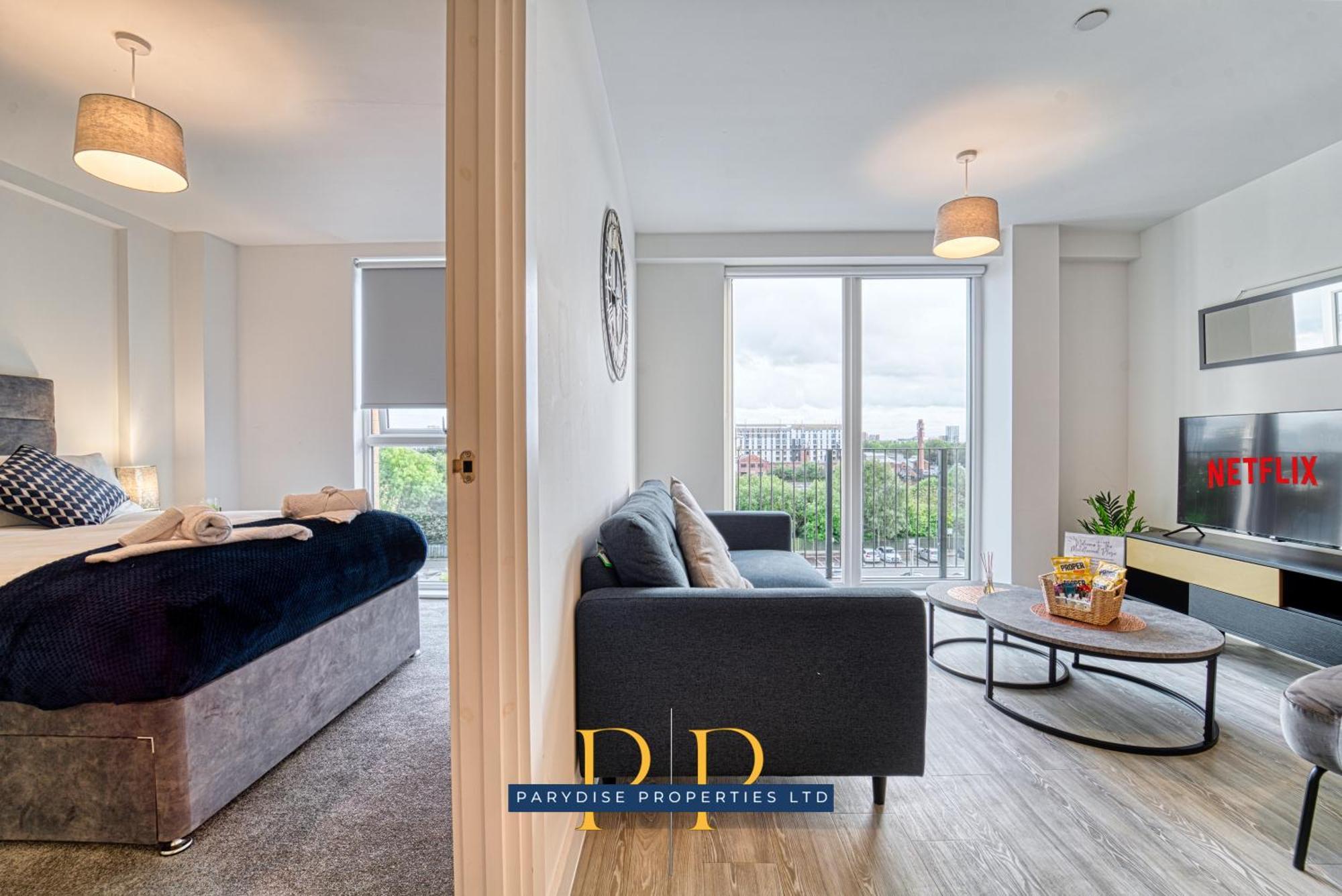 The Middlewood Plaza Suite - By Parydise Properties - Business Or Leisure Stays, Central Location, Sleeps 4, Salford Manchester Exterior photo