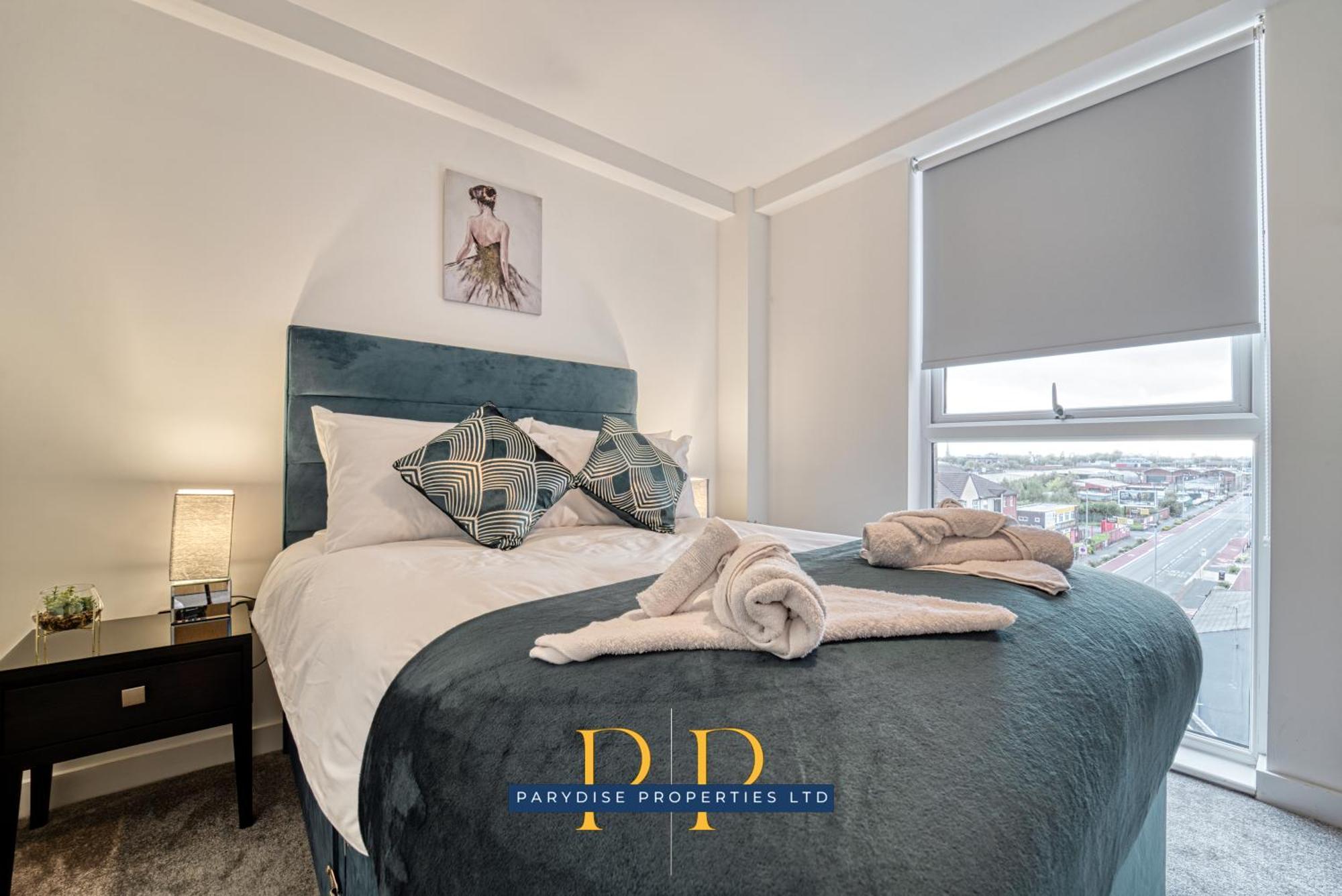 The Middlewood Plaza Suite - By Parydise Properties - Business Or Leisure Stays, Central Location, Sleeps 4, Salford Manchester Exterior photo