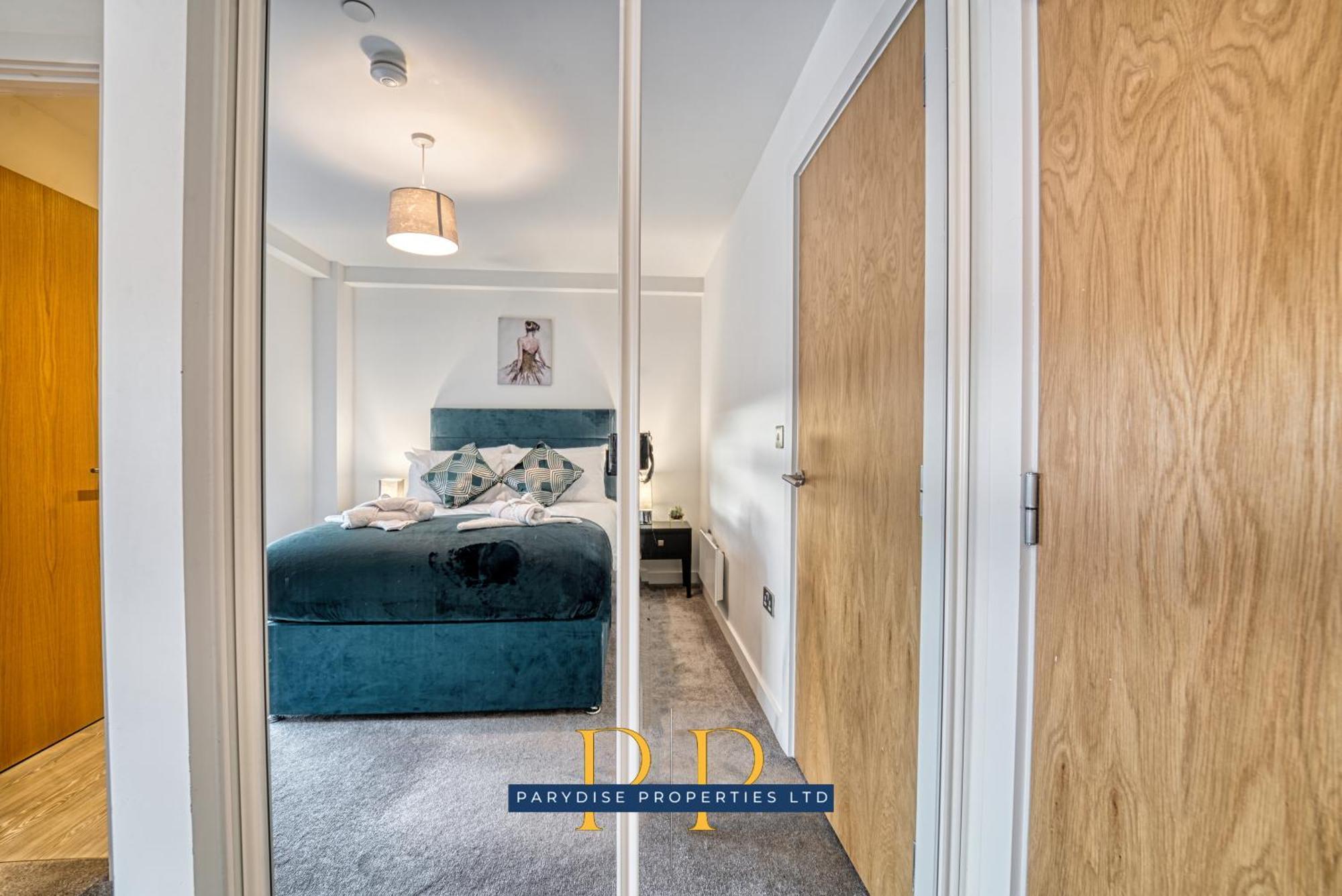 The Middlewood Plaza Suite - By Parydise Properties - Business Or Leisure Stays, Central Location, Sleeps 4, Salford Manchester Exterior photo