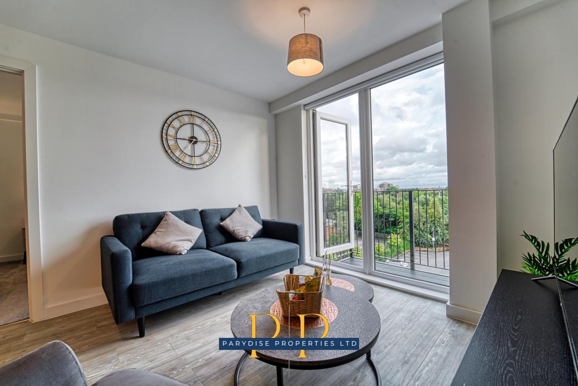 The Middlewood Plaza Suite - By Parydise Properties - Business Or Leisure Stays, Central Location, Sleeps 4, Salford Manchester Exterior photo