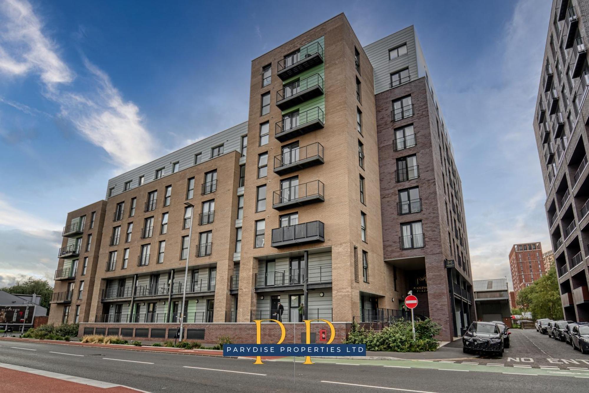 The Middlewood Plaza Suite - By Parydise Properties - Business Or Leisure Stays, Central Location, Sleeps 4, Salford Manchester Exterior photo